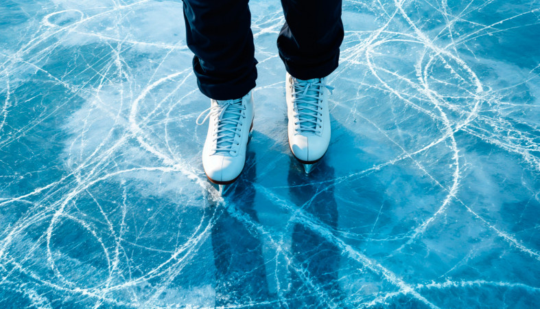 Коньки на льду