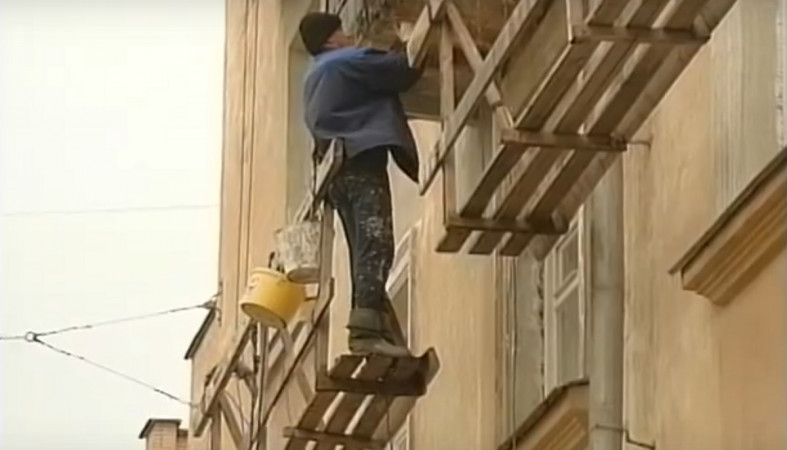 дом ремонтируют