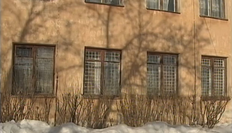 дом с решетками