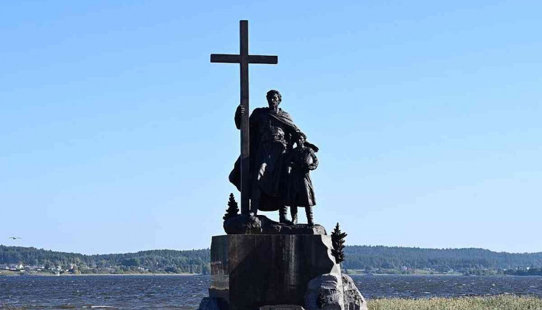 памятник крещению карелов
