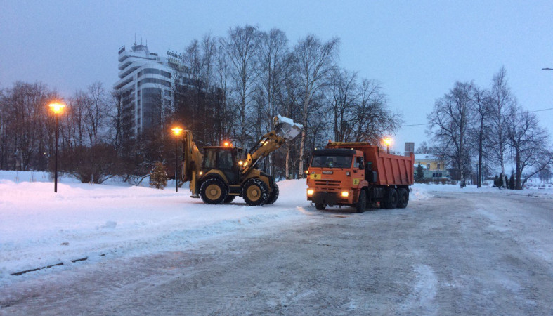 Снег круглосуточно вывозят с улиц Петрозаводска
