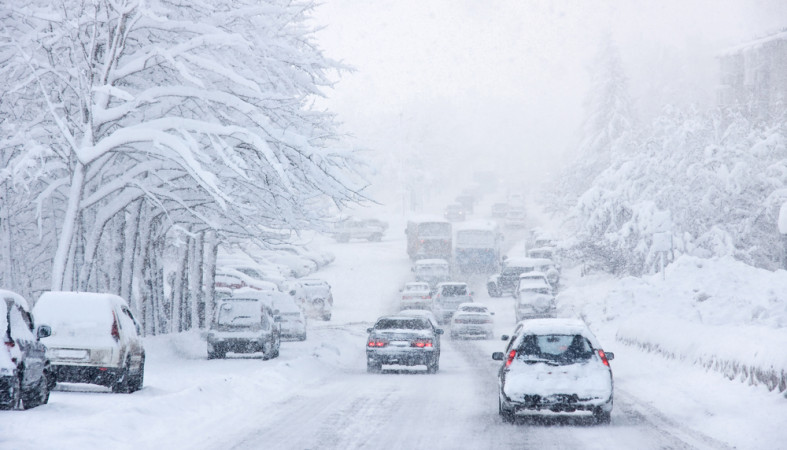 На севере Карелии дорожники борются с последствиями снегопадов
