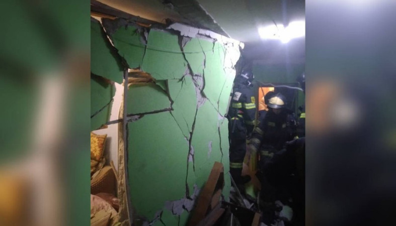 Из-за взрыва газа в жилом доме рухнула стена, пострадали пятеро