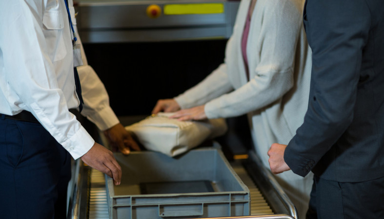 таможня_аэропорт_турист