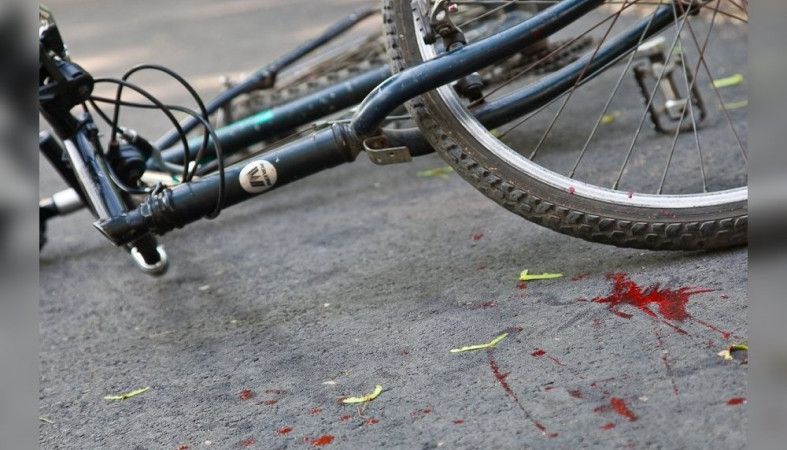 Велосипедист погиб под колесами автомобиля в Карелии