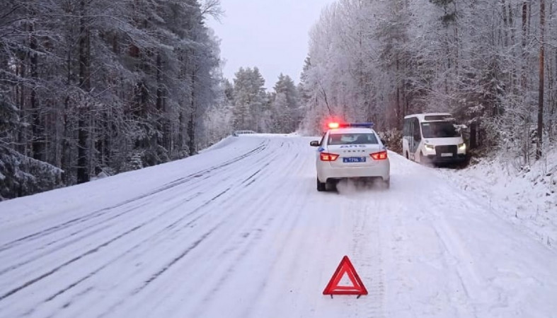 попавший в ДТП автобус