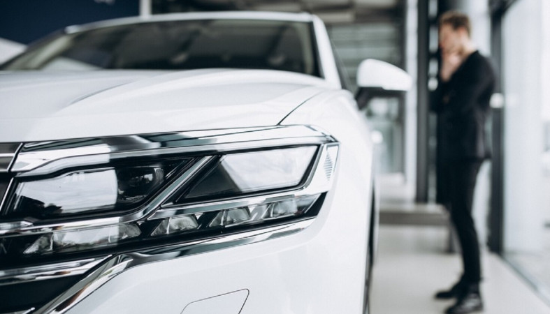 Автомобиль в салоне