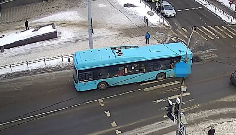 Нашли водителя, зажавшего дверями коляску с ребенком в Петрозаводске