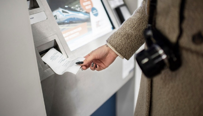 Женщина в банке