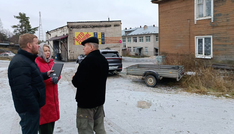 Комиссия у дома в Эссойле