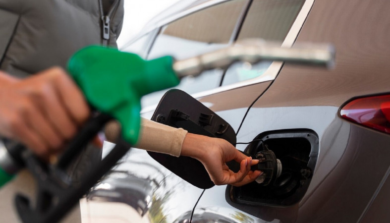 Заправка бензином Заправка бензином