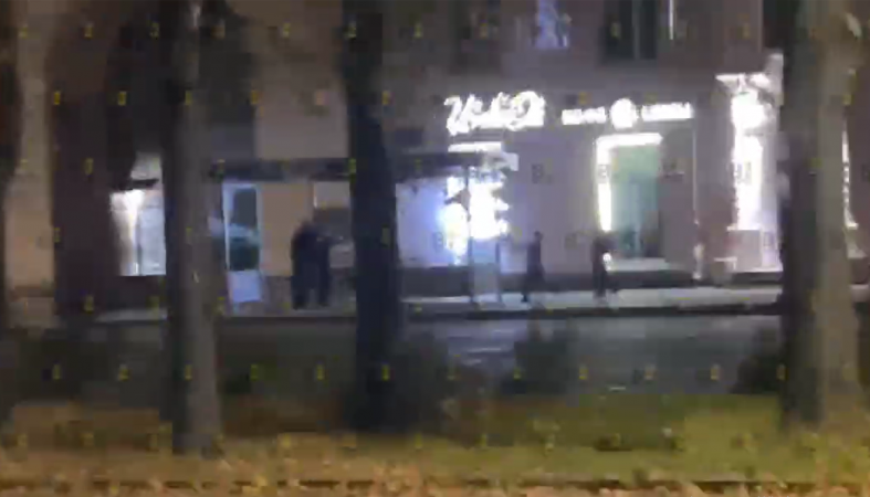 остановка вандалы