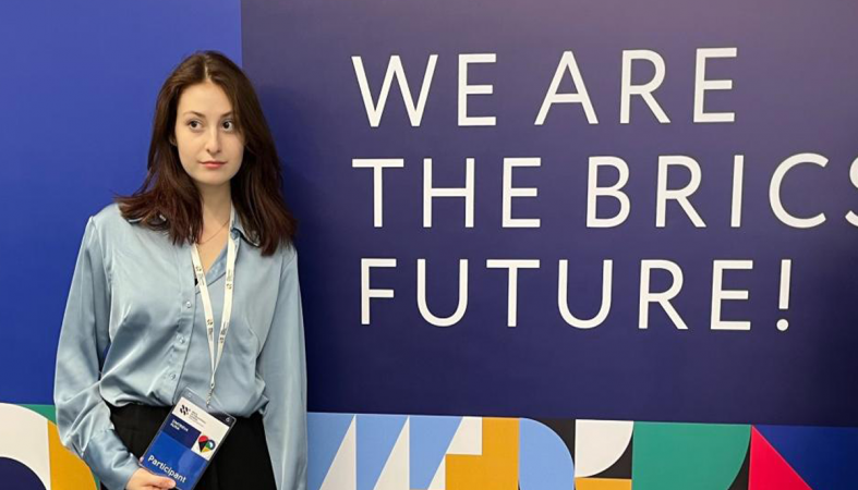 студентка ПетрГУ на Международной школе студентка ПетрГУ на Международной школе