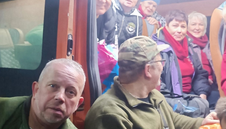 концетная бригада в автобусе