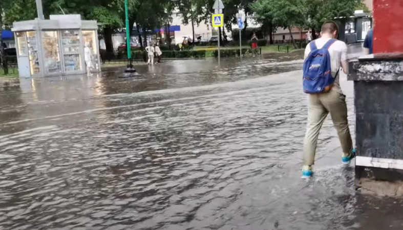 В москве прошел дождь. Ливень в Королеве. Тюмень потоп. Тюмень затопление 2024.