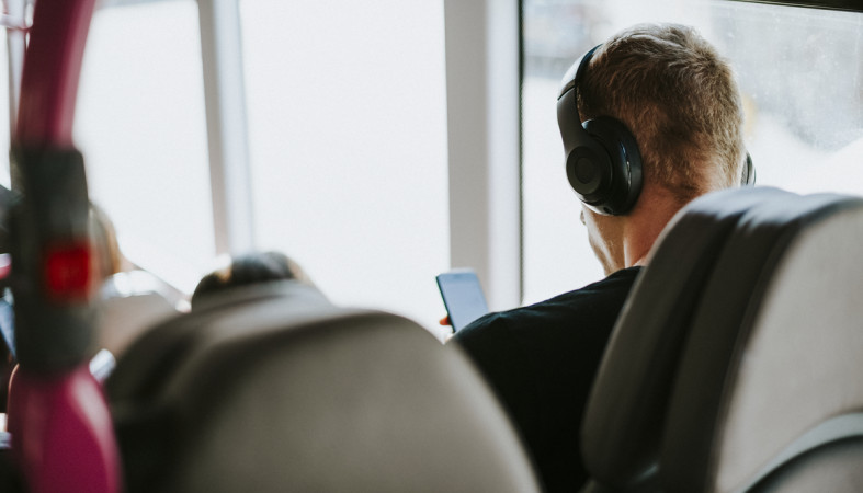 автобус_человек_музыка