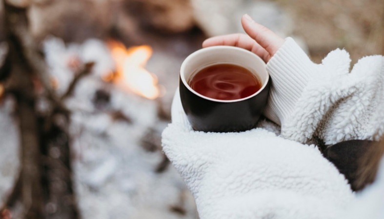 чашка в руках чашка в руках