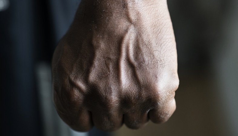 кулак_агрессия_насилие