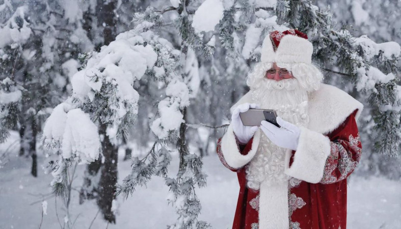 Дед Мороз с телефоном