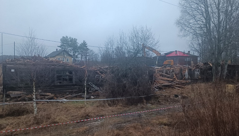 Аварийный дом сносят