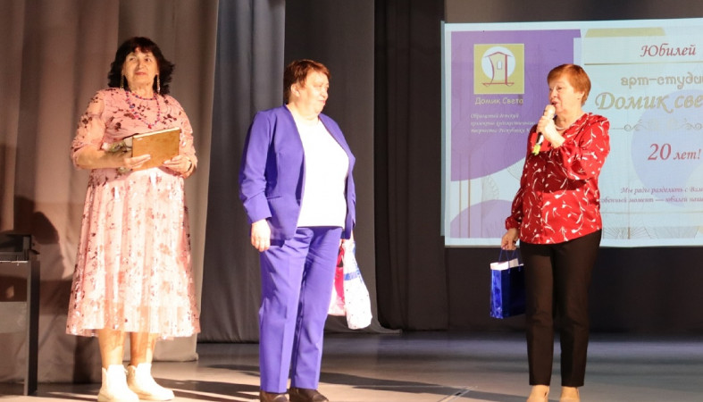 Поздравление с юбилеем  арт-студии в Эссойле