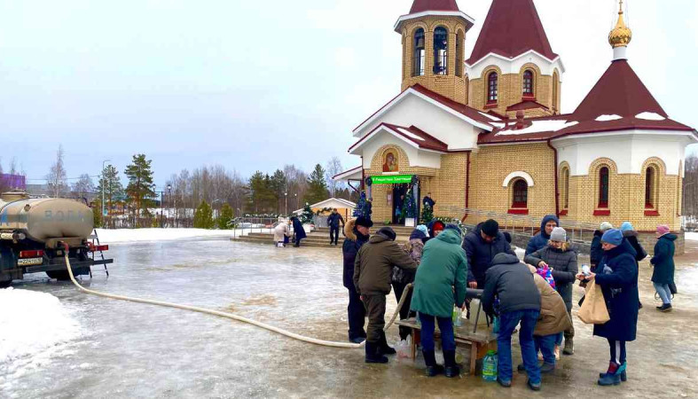 Доставка воды на Крещение