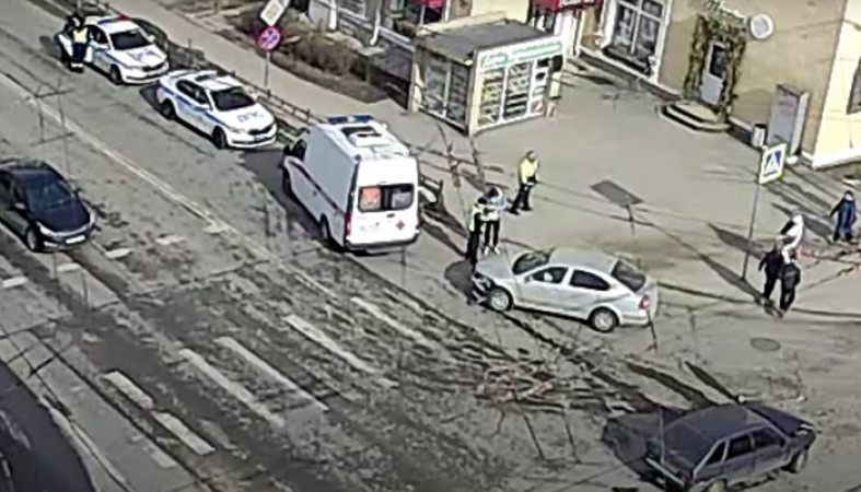 «Скорая» и полиция выезжали на место лобового ДТП в Петрозаводске