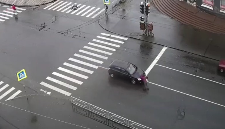 Женщину жестко сбили на пешеходном переходе в Петрозаводске