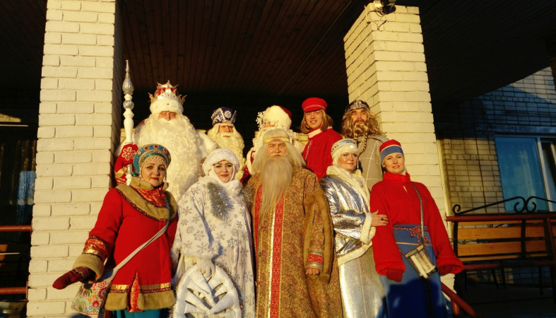 Морозные игры Дедов Морозов проходят в Олонце (фото)