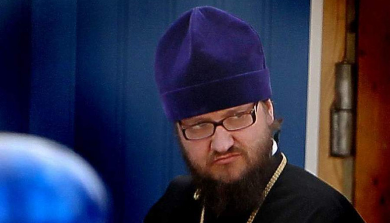 Секс, джипы, деньги: за что сняли костомукшского епископа Игнатия