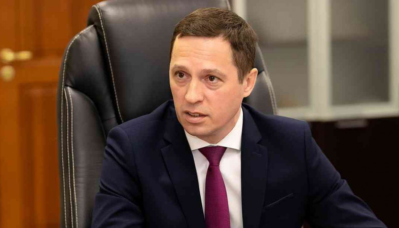 олег ермолаев