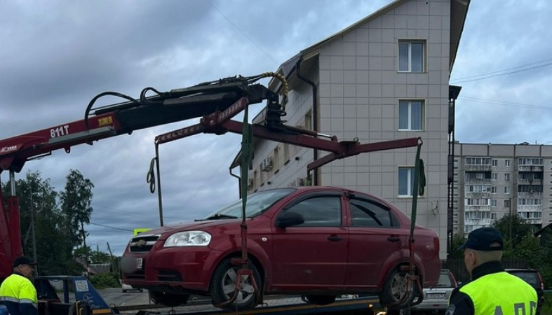 Двенадцать водителей за выходные стали пешеходами