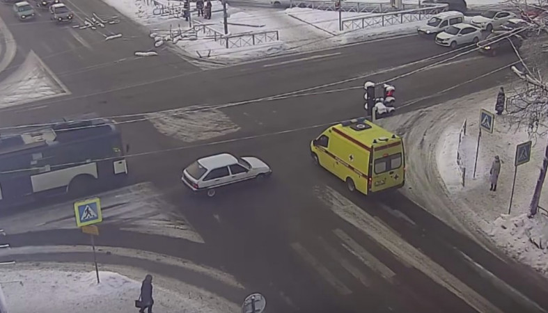 Автомобиль реанимации попал в ДТП в Петрозаводске