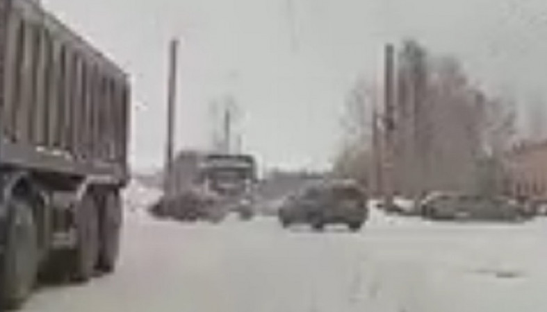 Опубликовано видео момента группового ДТП в Петрозаводске