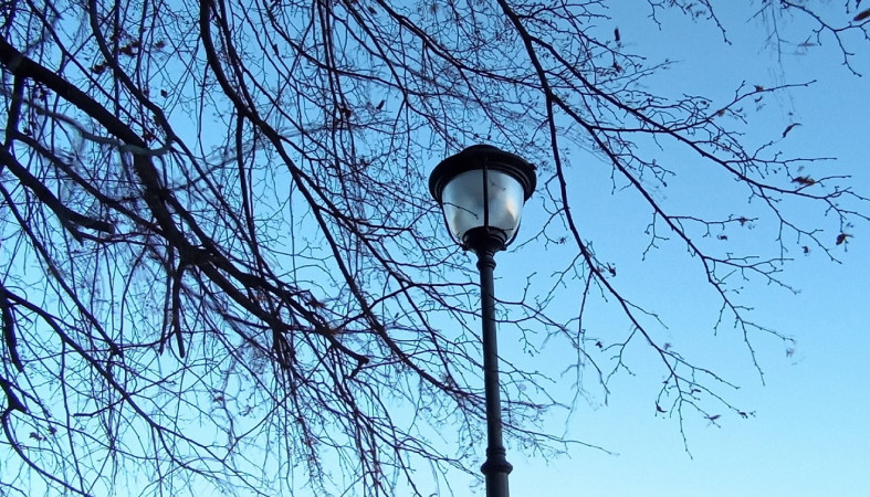 Фонарь в городе