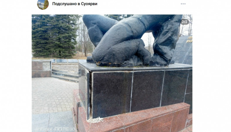 плиты отваливаются на памятнике