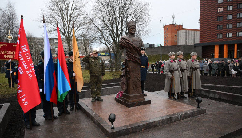 Памятник генералу Фролову