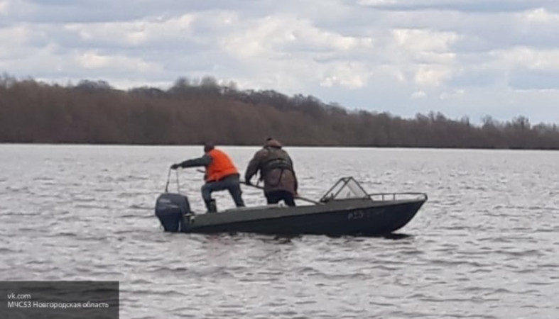 Двоих пропавших рыбаков ищут в Онежском озере