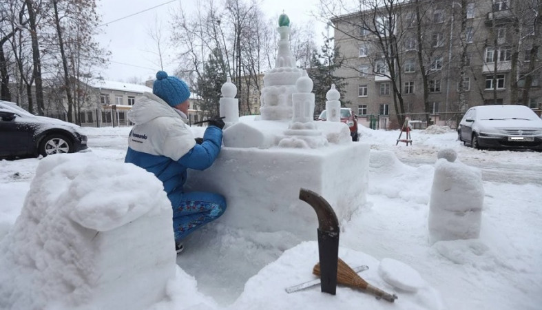 Снежный дед. Кузбасский пенсионер 40 лет строит зимние городки