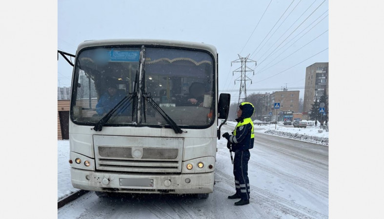 маршрутка и инспектор ГАИ маршрутка и инспектор ГАИ