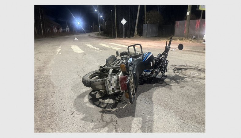 опрокинувшийся мотоцикл