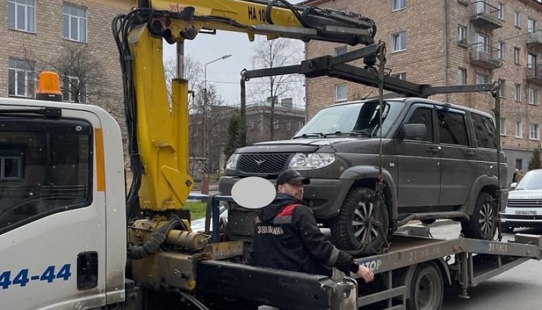 Неправильно припаркованные автомобили эвакуируют в Петрозаводске