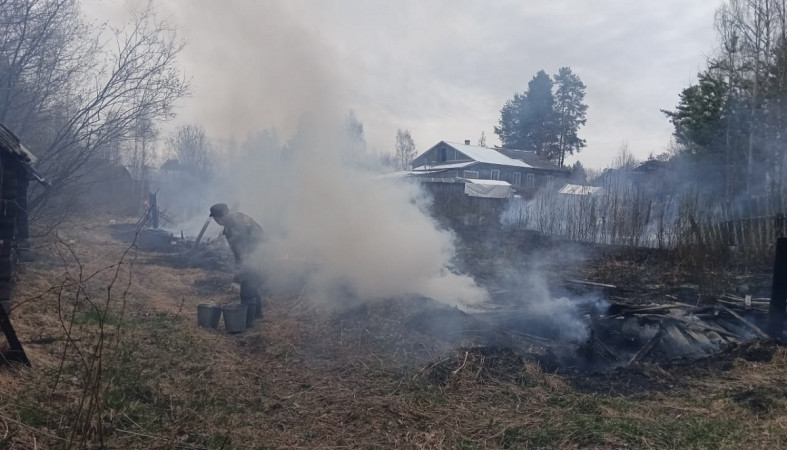 Пожар в поселке Гимолы