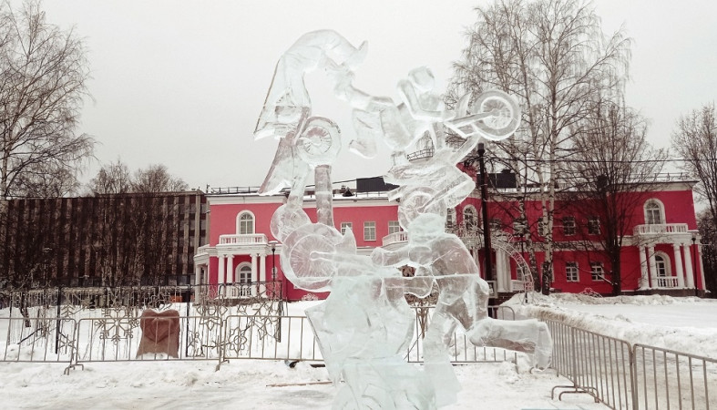 Ледовые скульптуры на Гиперборее