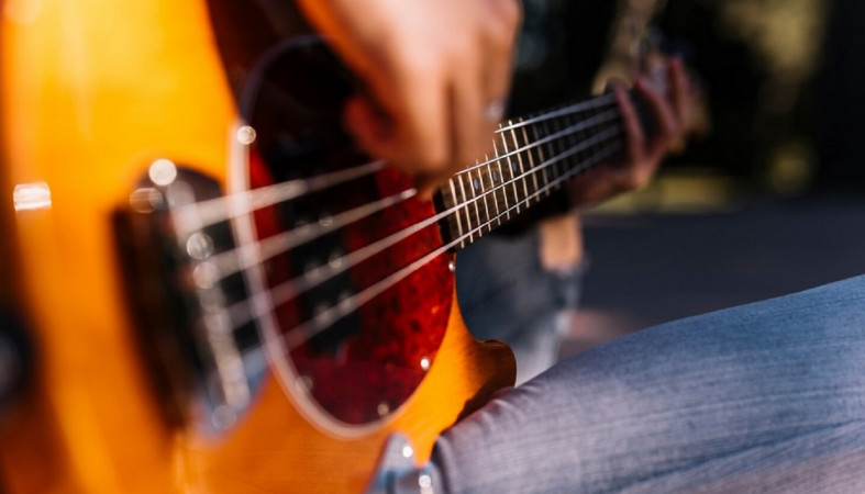 Гитара в руках Гитара в руках