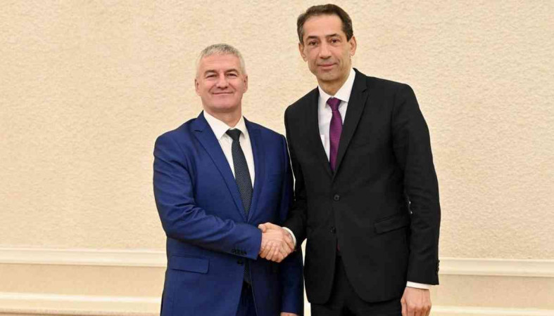 глава карелии рукопожатие