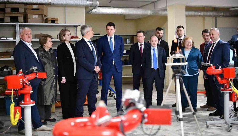 чиновники на предприятии
