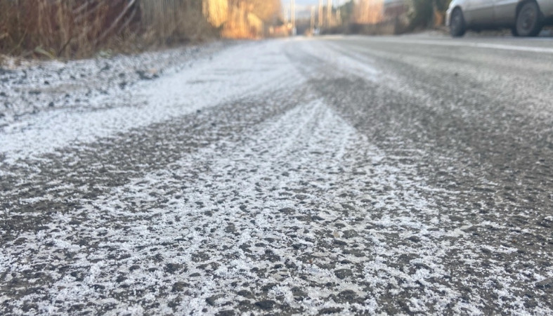 Снег на дороге