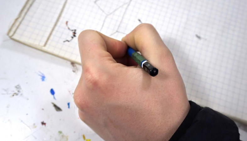 рука_тетрадь_карандаш_школьник