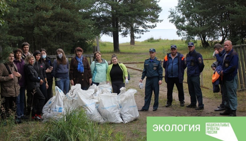 Жители Карелии очистили от мусора 90 километров берегов
